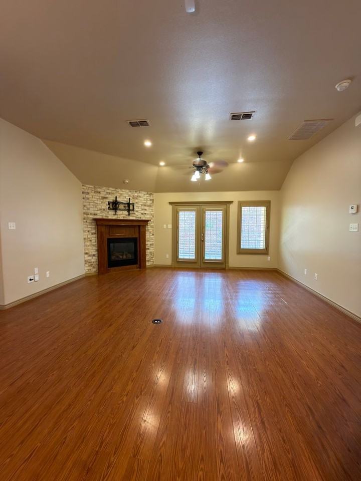 4437 110th St - Photo 3 of 19