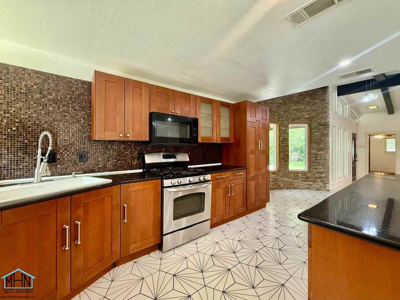 100 Bluet Ln - Photo 7 of 19