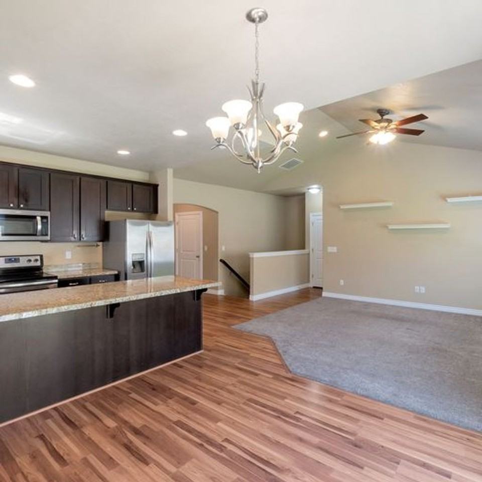 1848 Woodview Dr - Photo 5 of 30