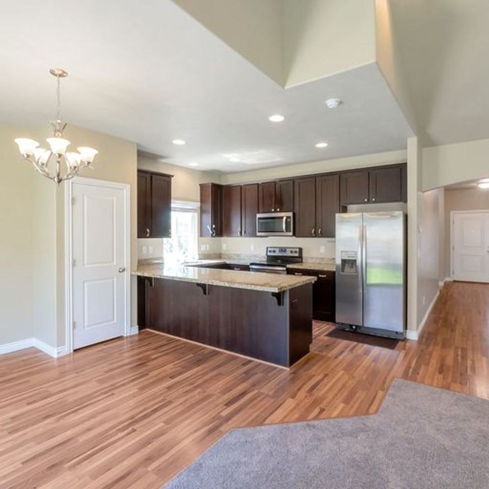 1848 Woodview Dr - Photo 6 of 30