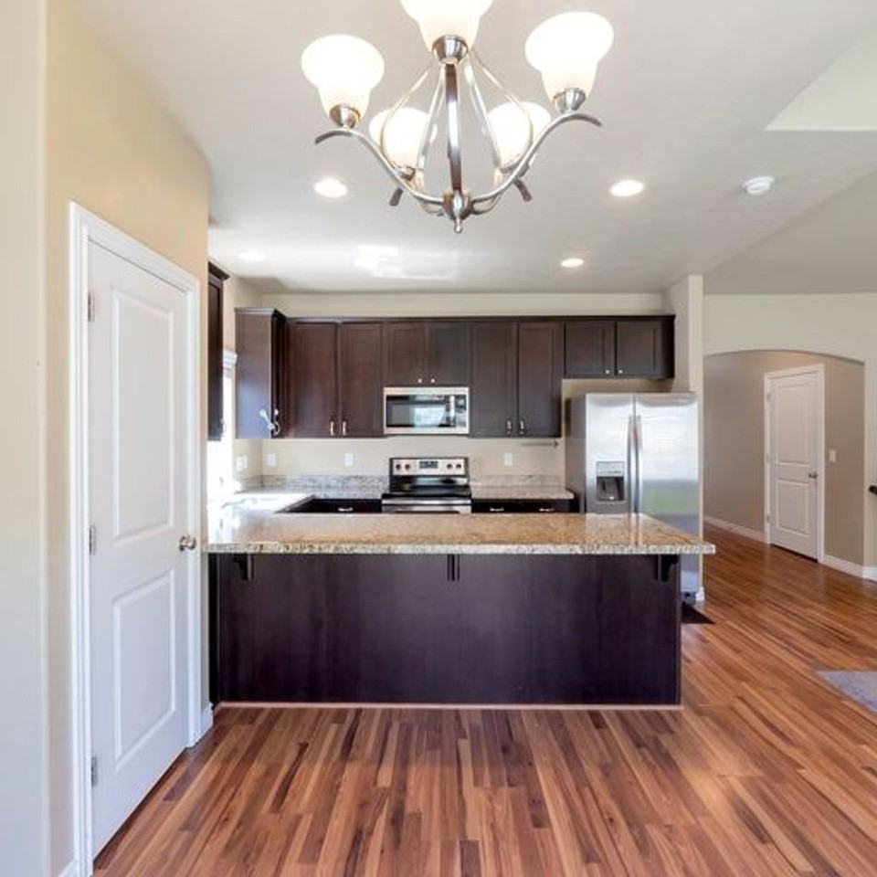 1848 Woodview Dr - Photo 5 of 30
