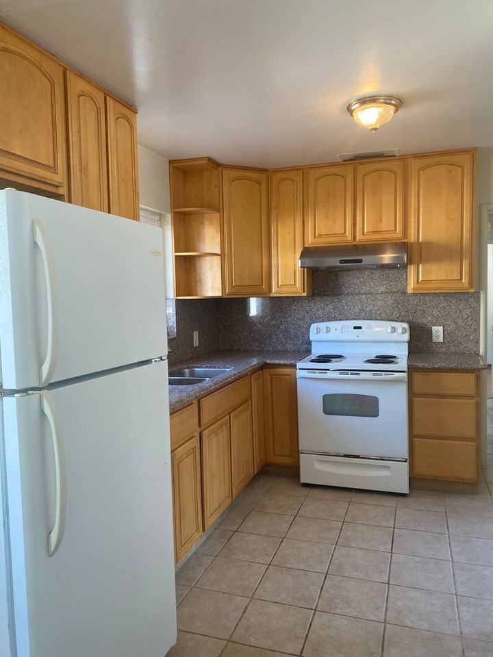 332 Pacific Ave - Photo 5 of 18