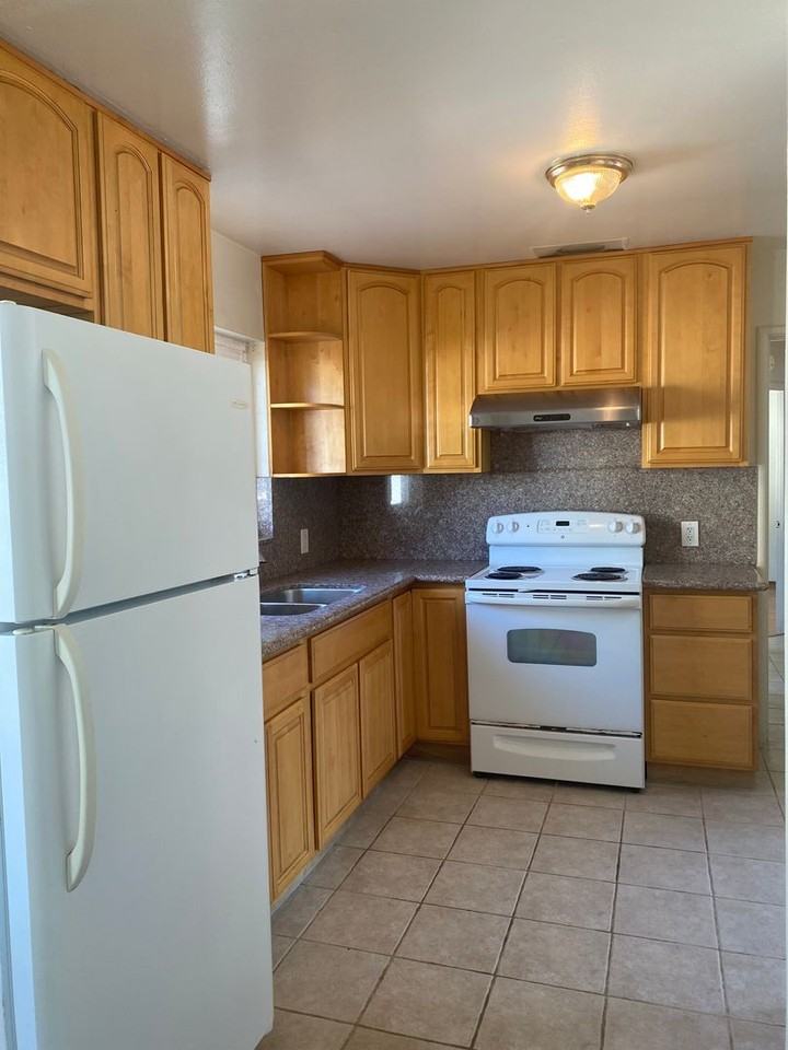 332 Pacific Ave - Photo 6 of 18