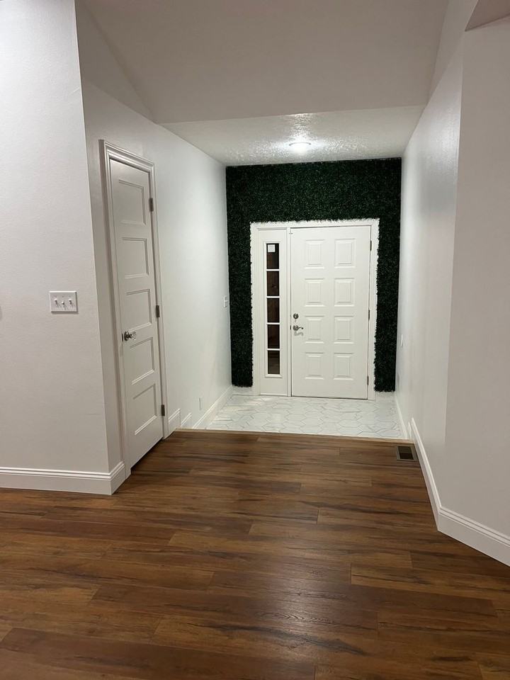 4213 S Mentor Ave - Photo 5 of 48
