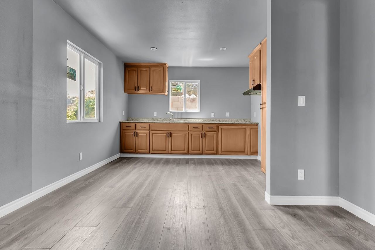 1517 E L St - Photo 5 of 13