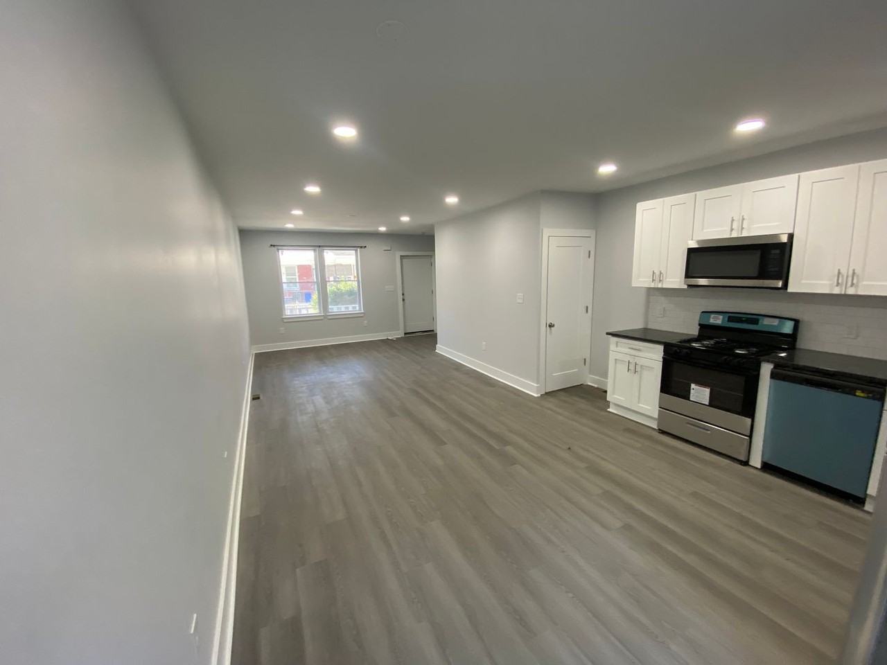 1111 S Peach St - Photo 3 of 13