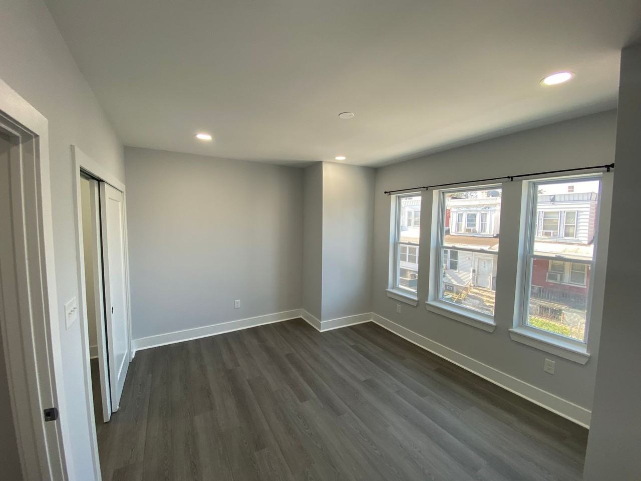 1111 S Peach St - Photo 4 of 13