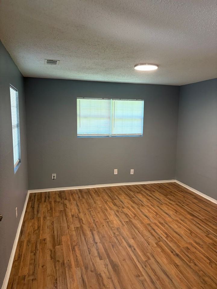 207 S 15th St - Photo 5 of 18