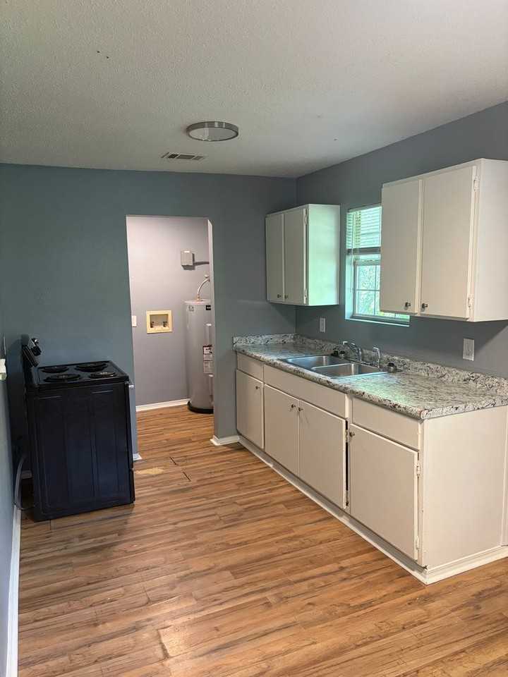 207 S 15th St - Photo 6 of 18