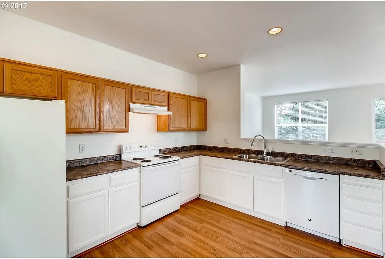 171 Ne 75th Ave - Photo 5 of 29