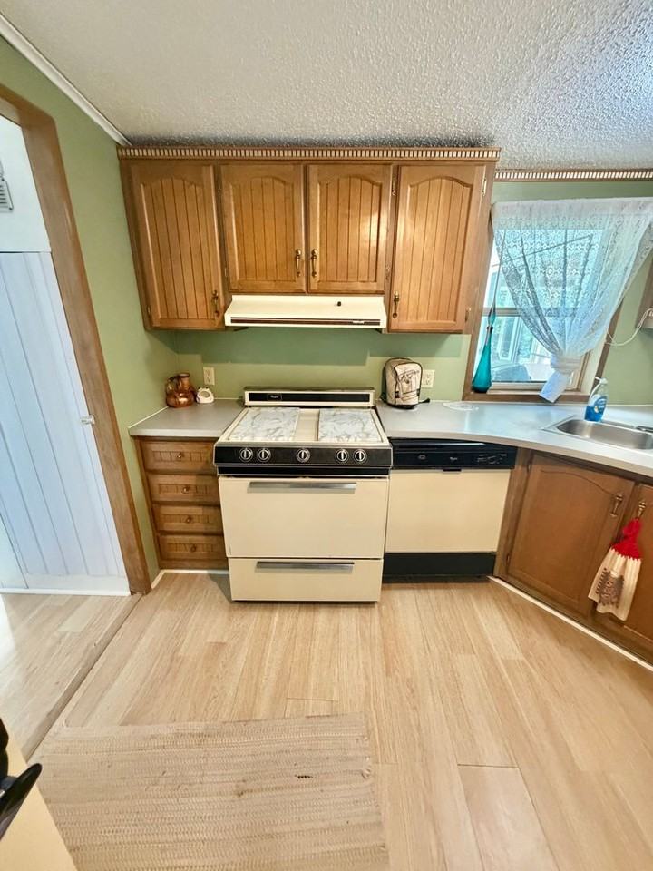 166 Smith Ln - Photo 4 of 31