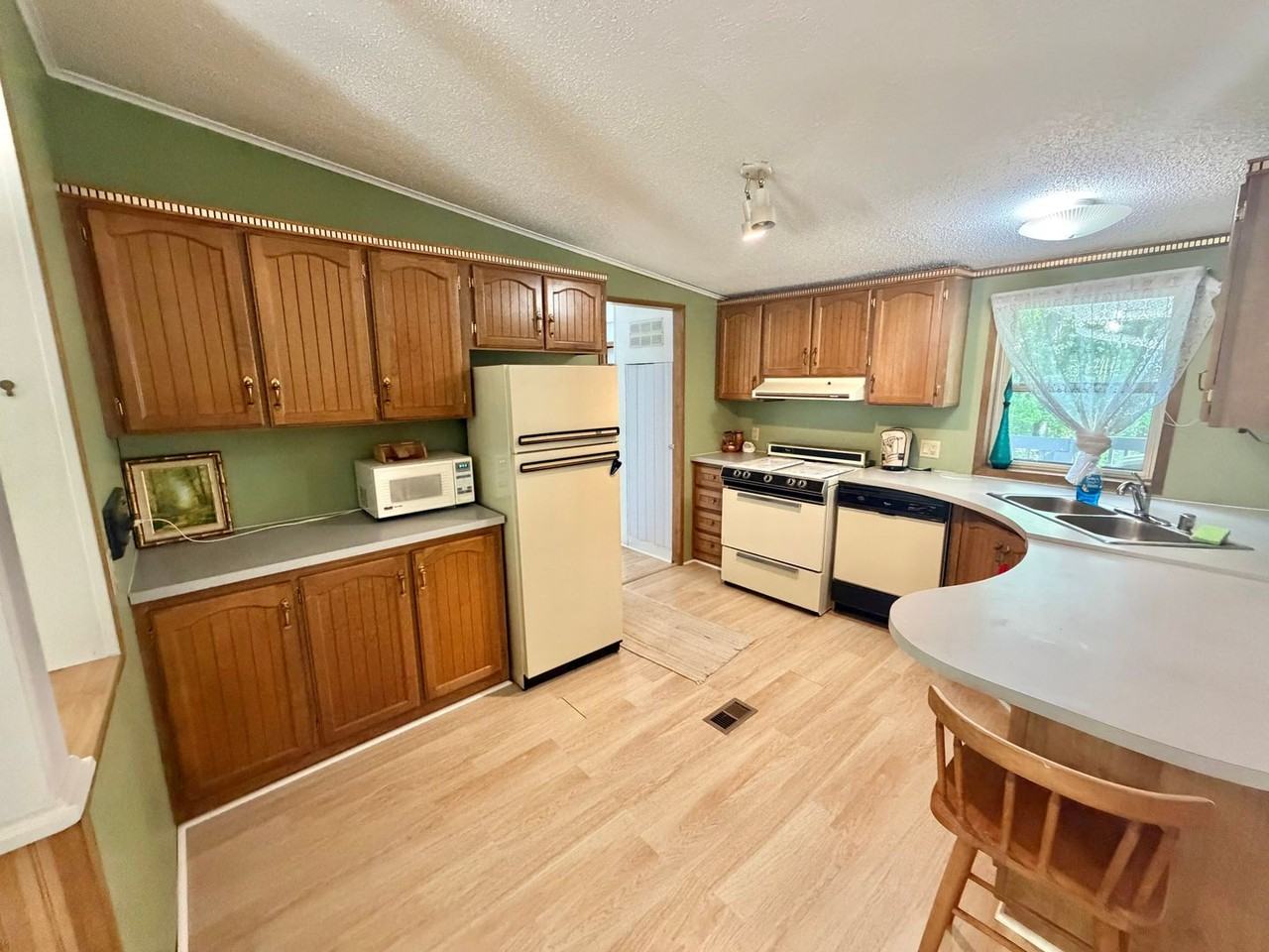 166 Smith Ln - Photo 7 of 31