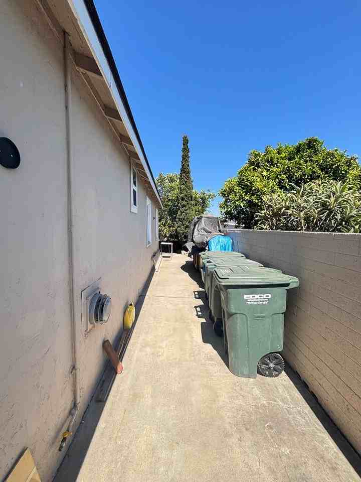 1575 Skyline Dr - Photo 3 of 10