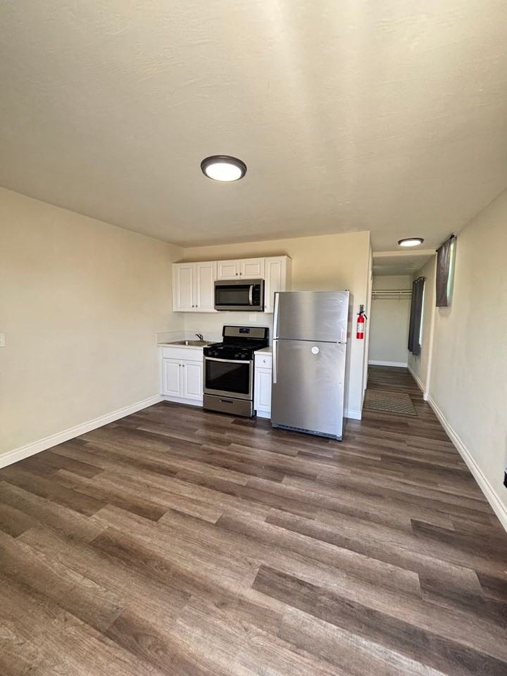 1575 Skyline Dr - Photo 4 of 10
