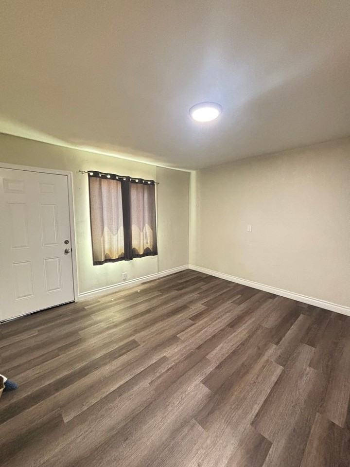 1575 Skyline Dr - Photo 5 of 10