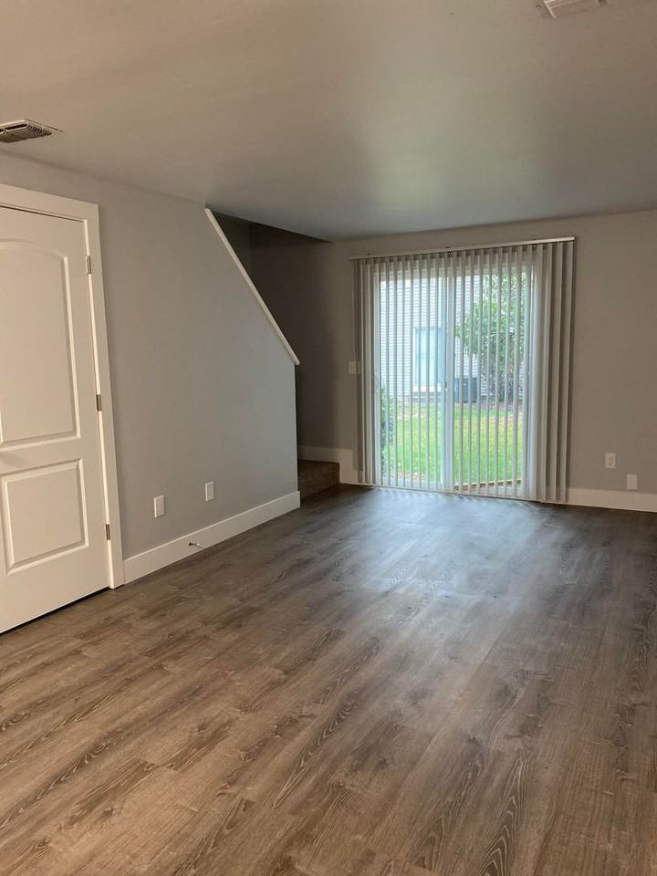 WOODRIDGE APARTMENTS - Photo 5 of 12