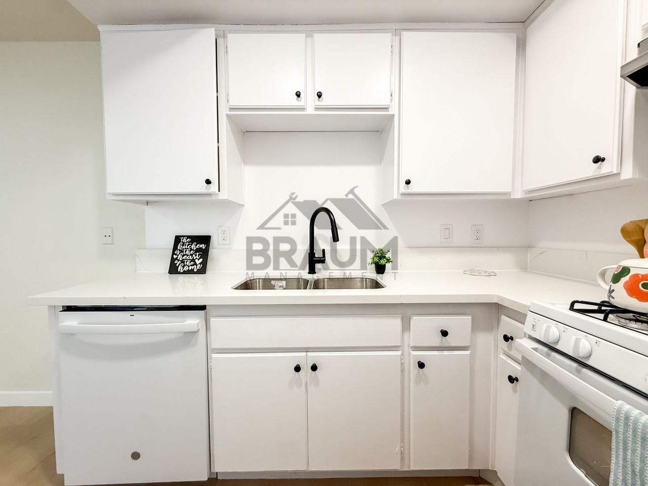 5245 RIVERTON AVE. - Photo 7 of 33