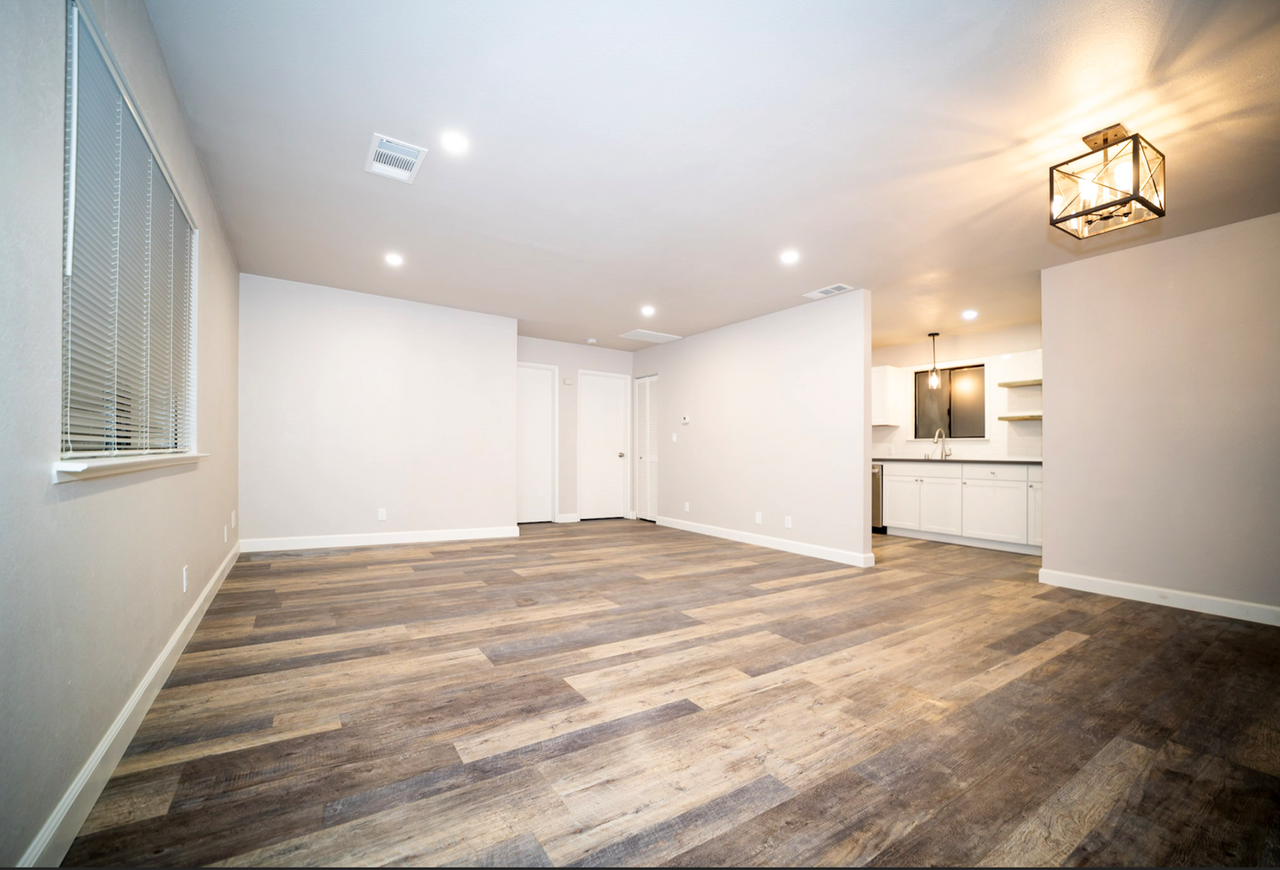 3258 Strevel Way - Photo 2 of 7