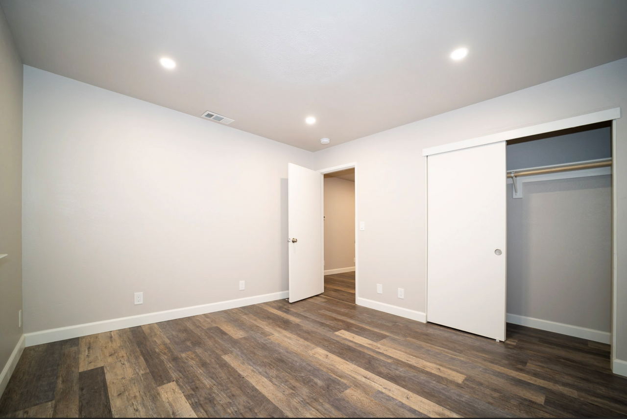 3258 Strevel Way - Photo 4 of 7