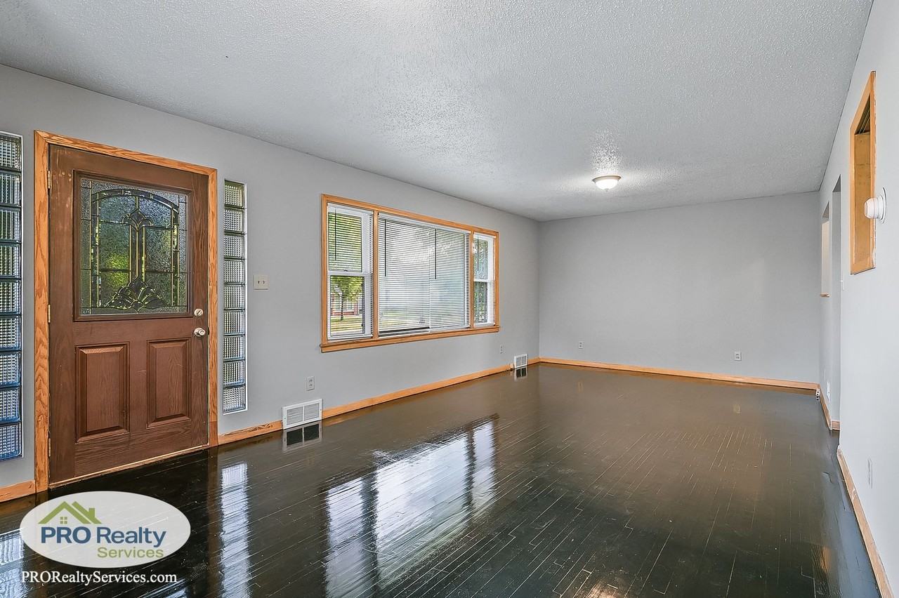 208 2nd St Sw - Photo 2 of 26