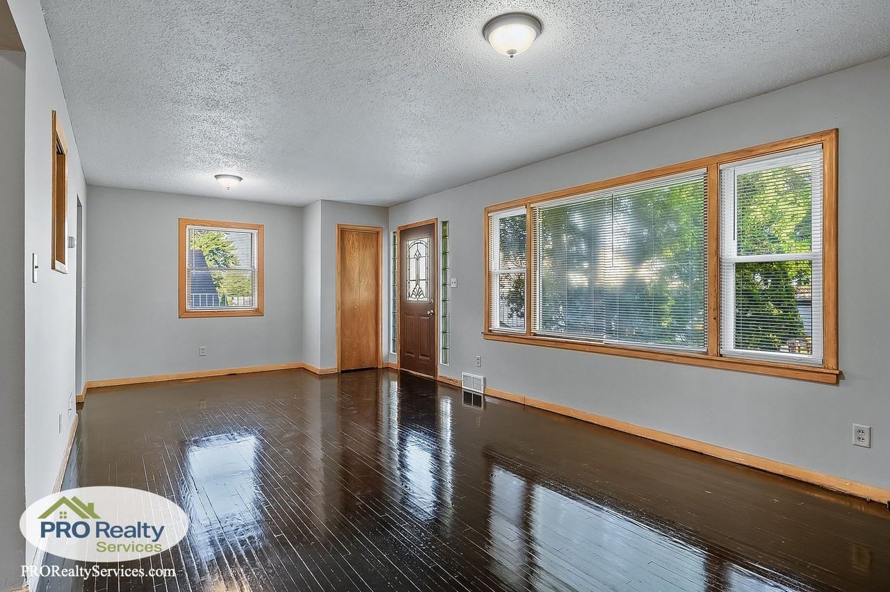 208 2nd St Sw - Photo 3 of 26