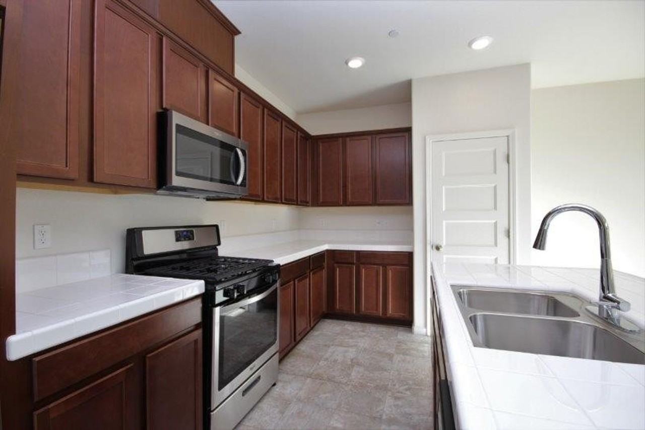 4800 Ocean Ln - Photo 3 of 21