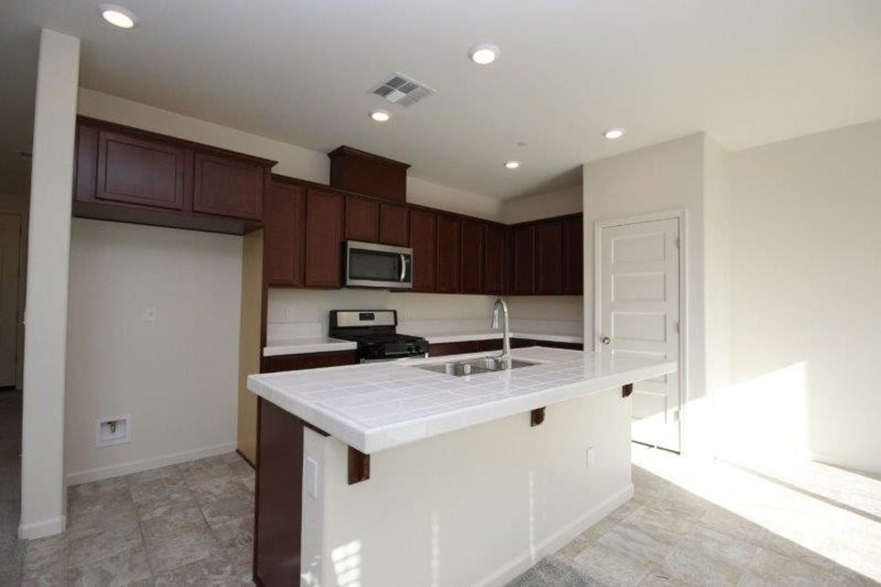4800 Ocean Ln - Photo 4 of 21