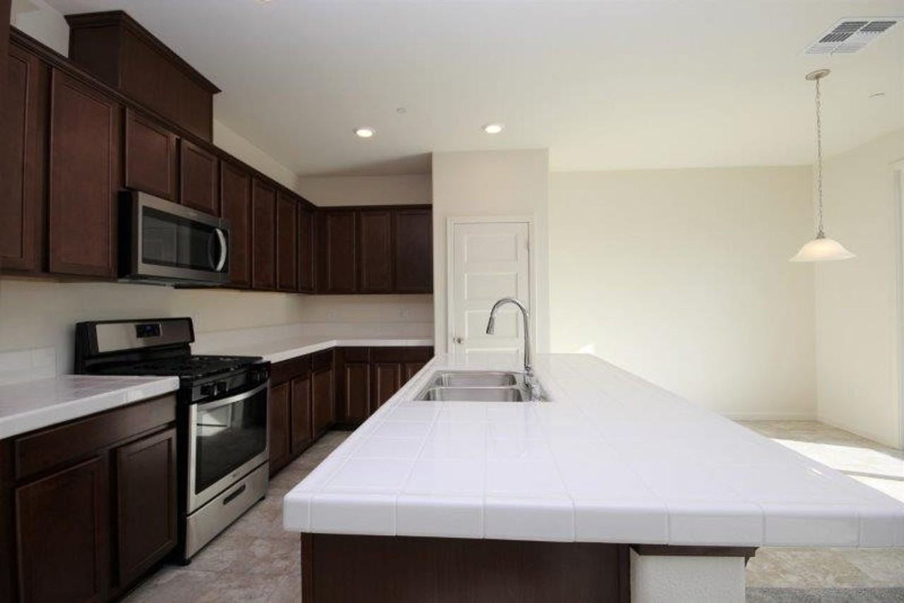 4800 Ocean Ln - Photo 5 of 21