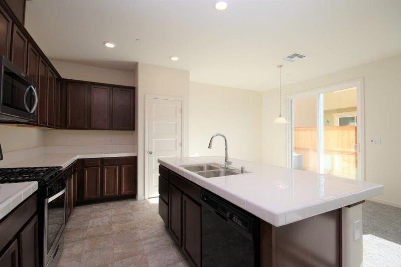 4800 Ocean Ln - Photo 6 of 21