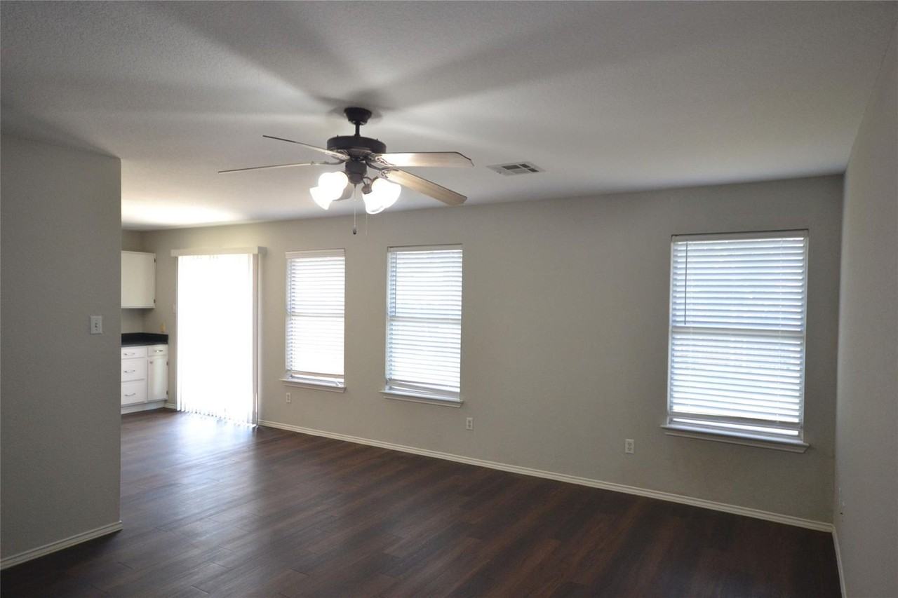 2106 Bridal Path - Photo 4 of 13