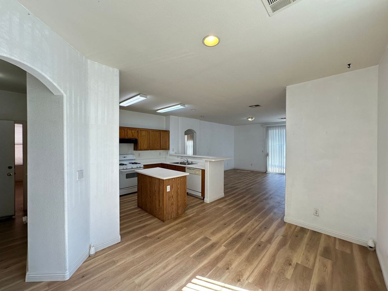 2525 Living Rock St - Photo 3 of 18