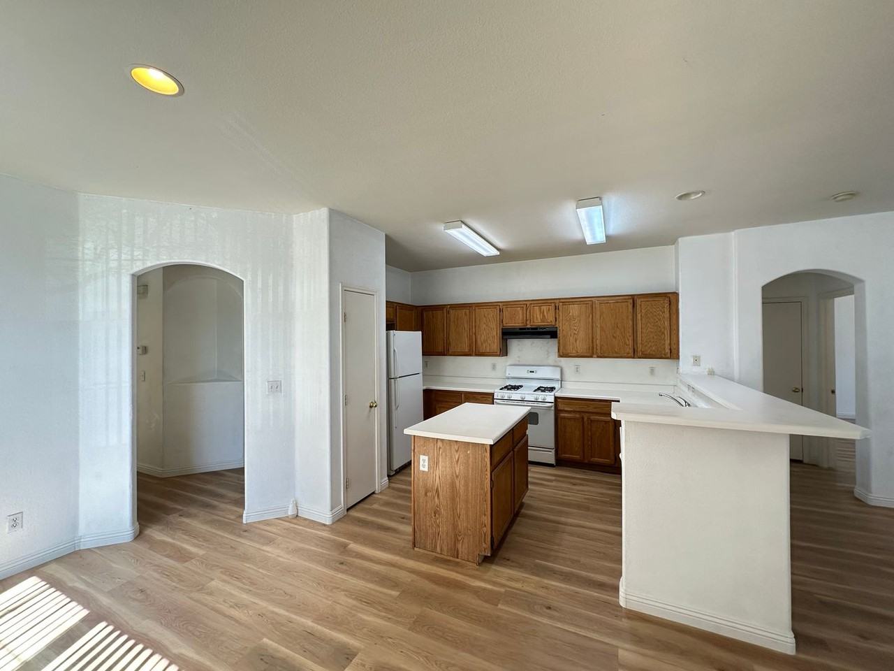2525 Living Rock St - Photo 4 of 18