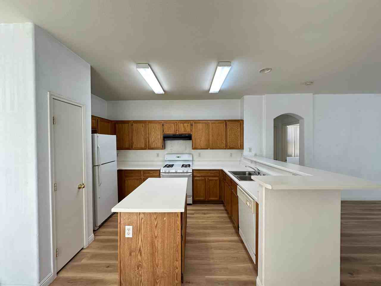 2525 Living Rock St - Photo 5 of 18