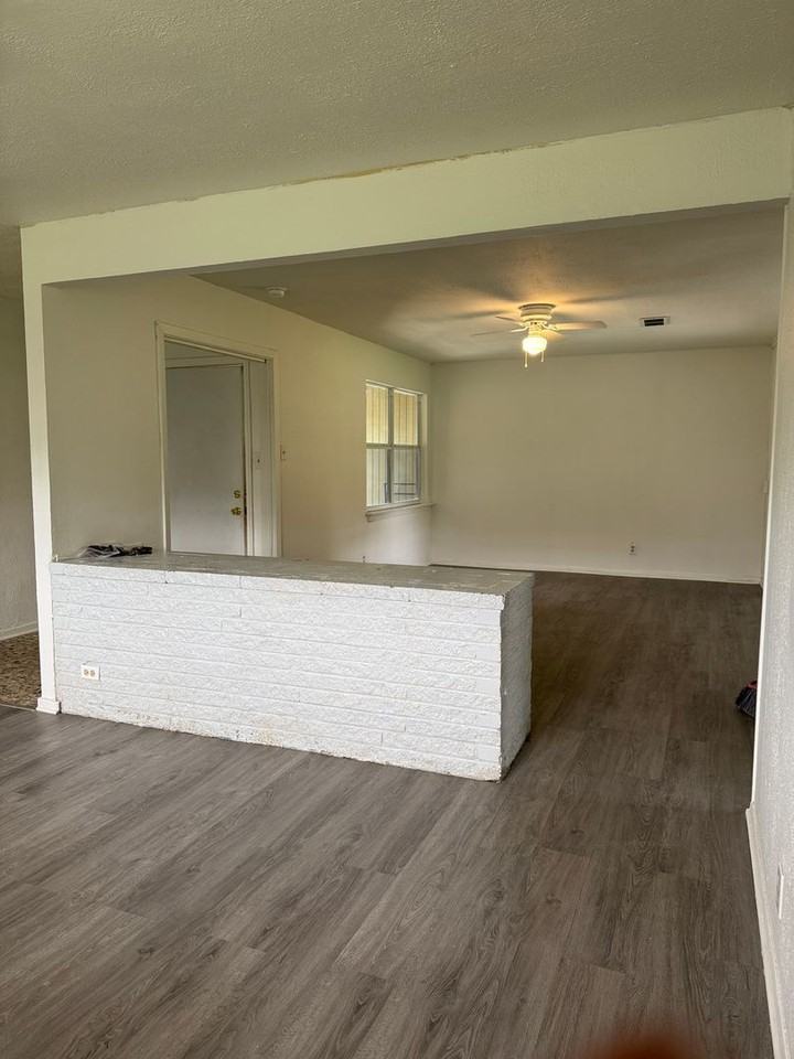 5755 Schevers St - Photo 2 of 16
