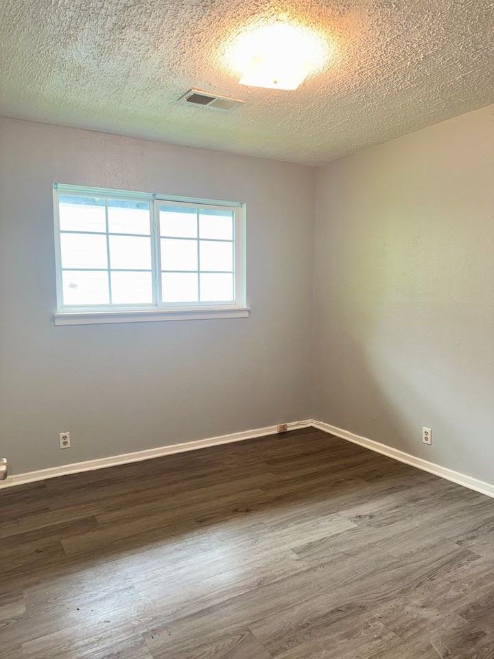 5755 Schevers St - Photo 7 of 16