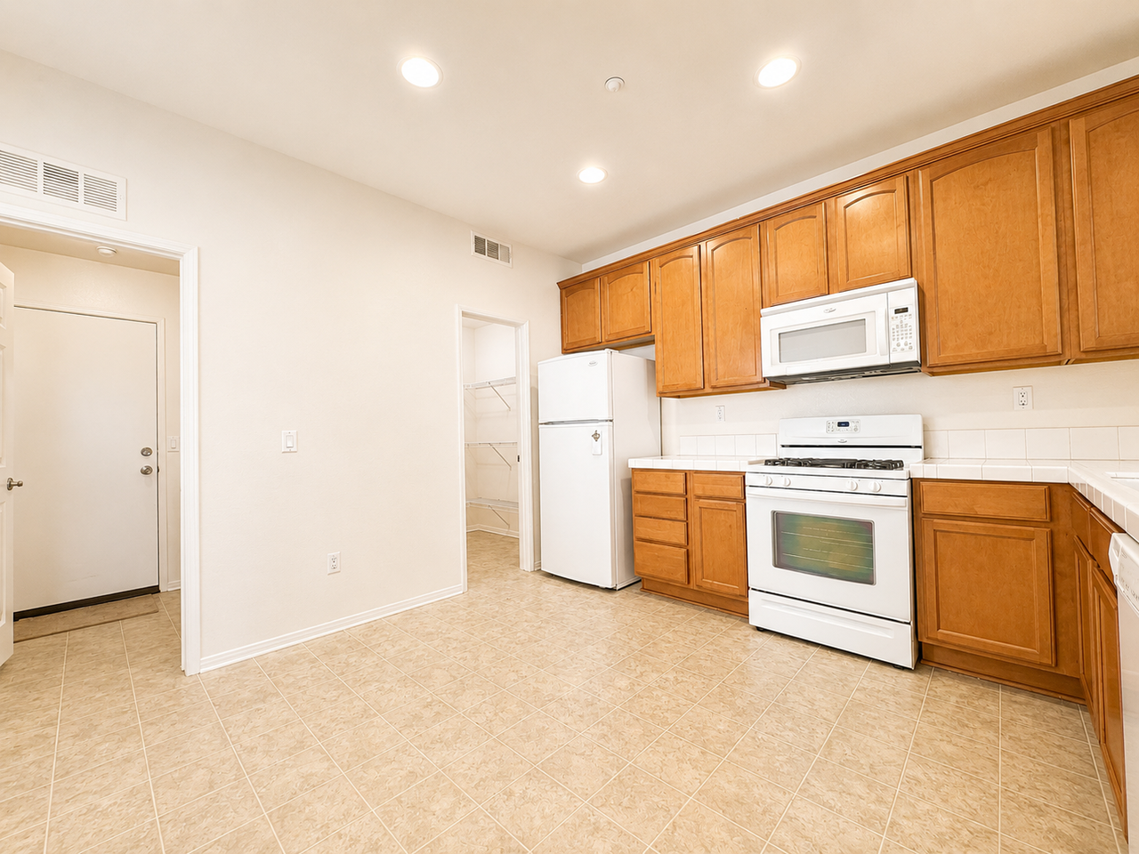 15325 Oak Tree Dr #104 - Photo 5 of 21