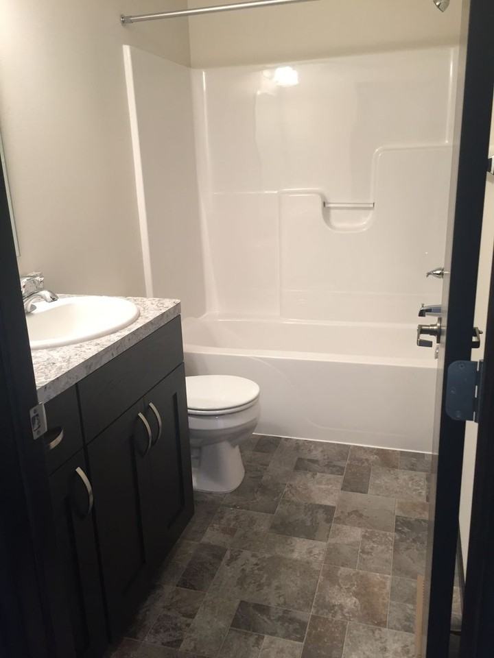 916 Eaglewood Ave W - Photo 2 of 6