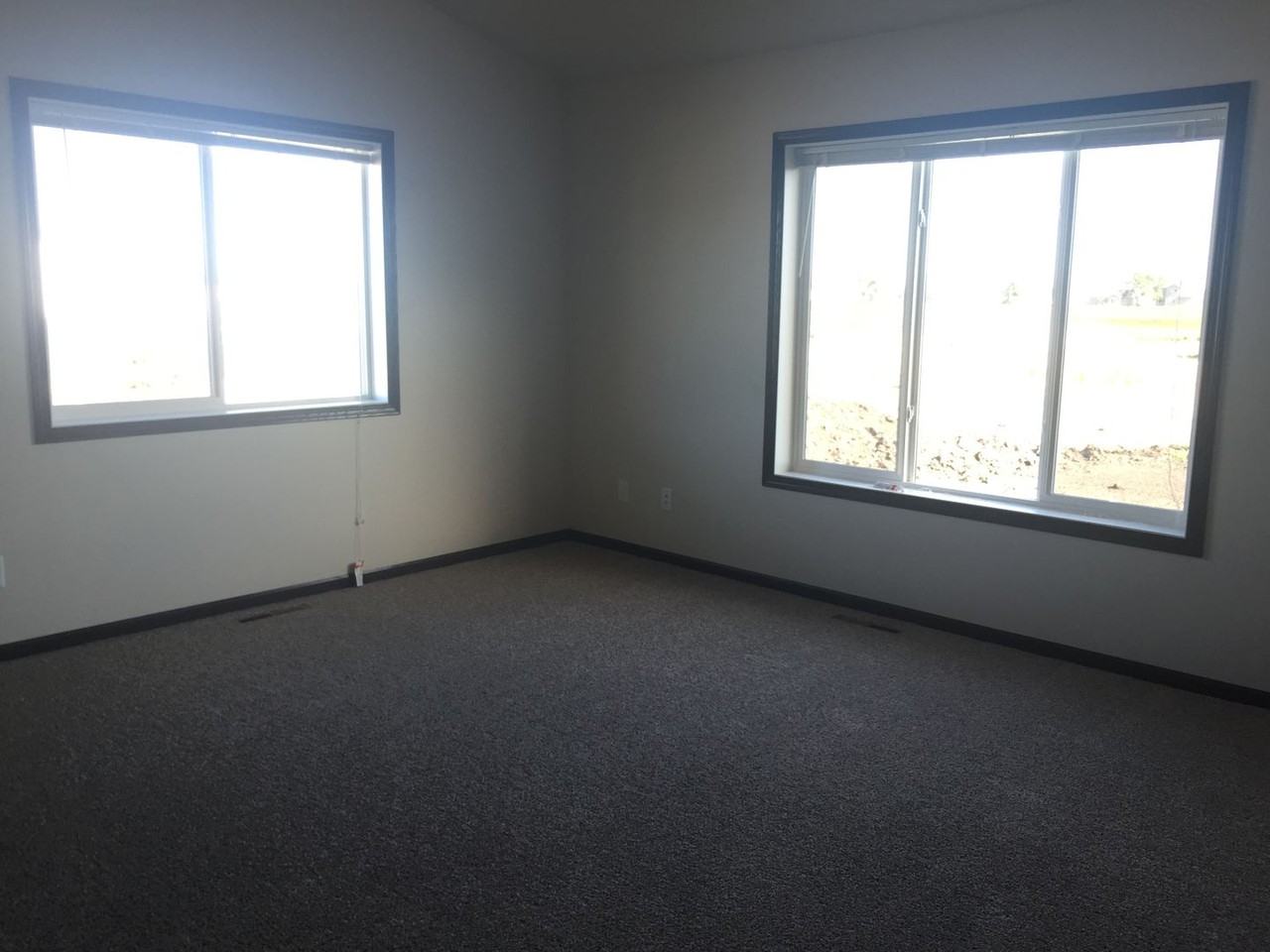 916 Eaglewood Ave W - Photo 5 of 6