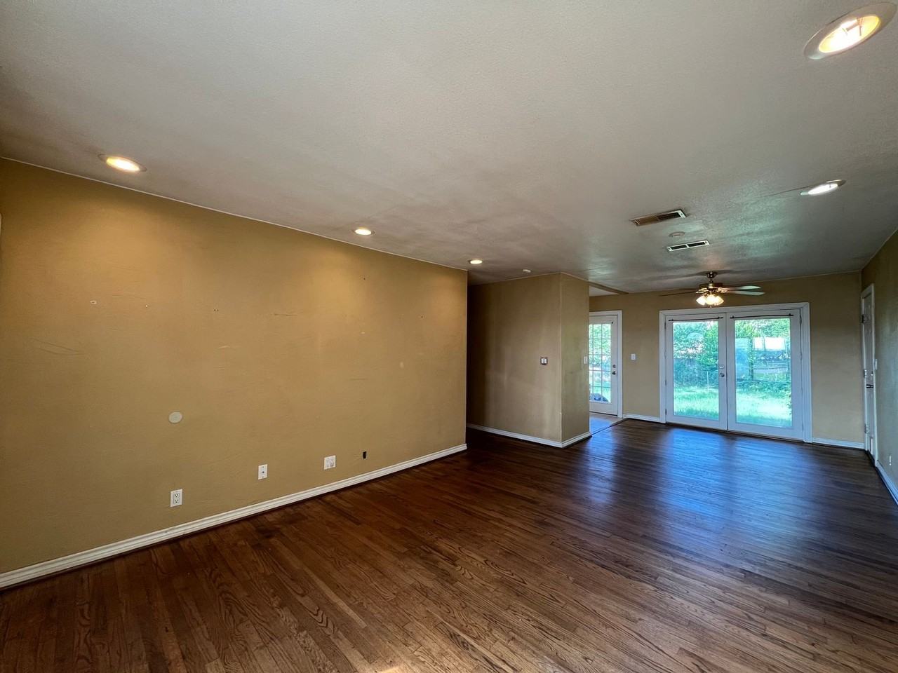 850 N Harbin Dr - Photo 5 of 8
