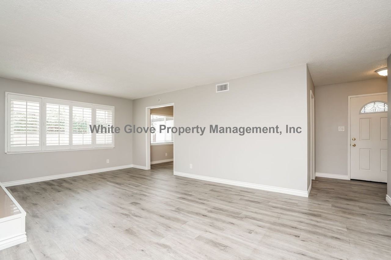 2623 Balfour Ave - Photo 3 of 16