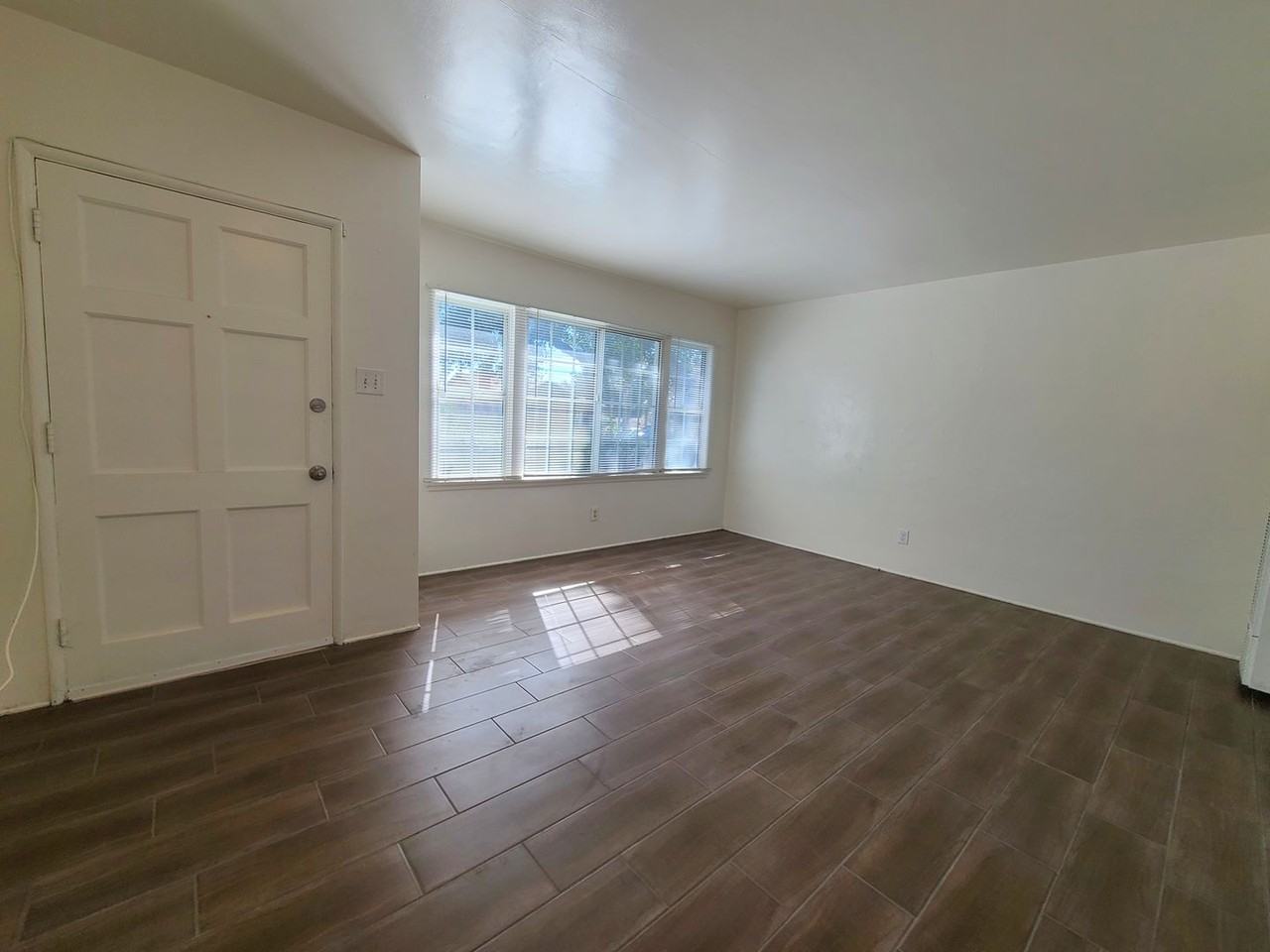 686 Courtland Dr - Photo 3 of 17
