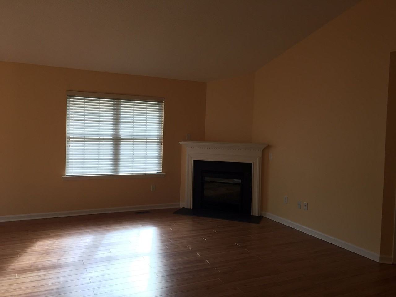 88 E Danbury Ln - Photo 3 of 13