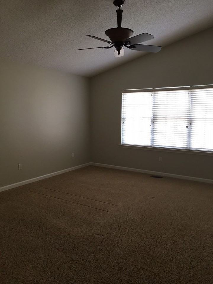 88 E Danbury Ln - Photo 7 of 13
