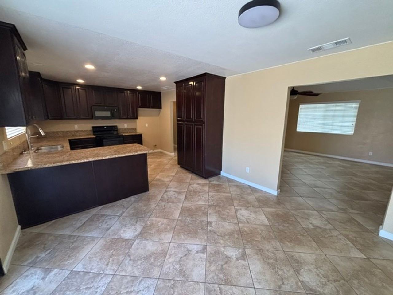 299 W Duarte St - Photo 3 of 12
