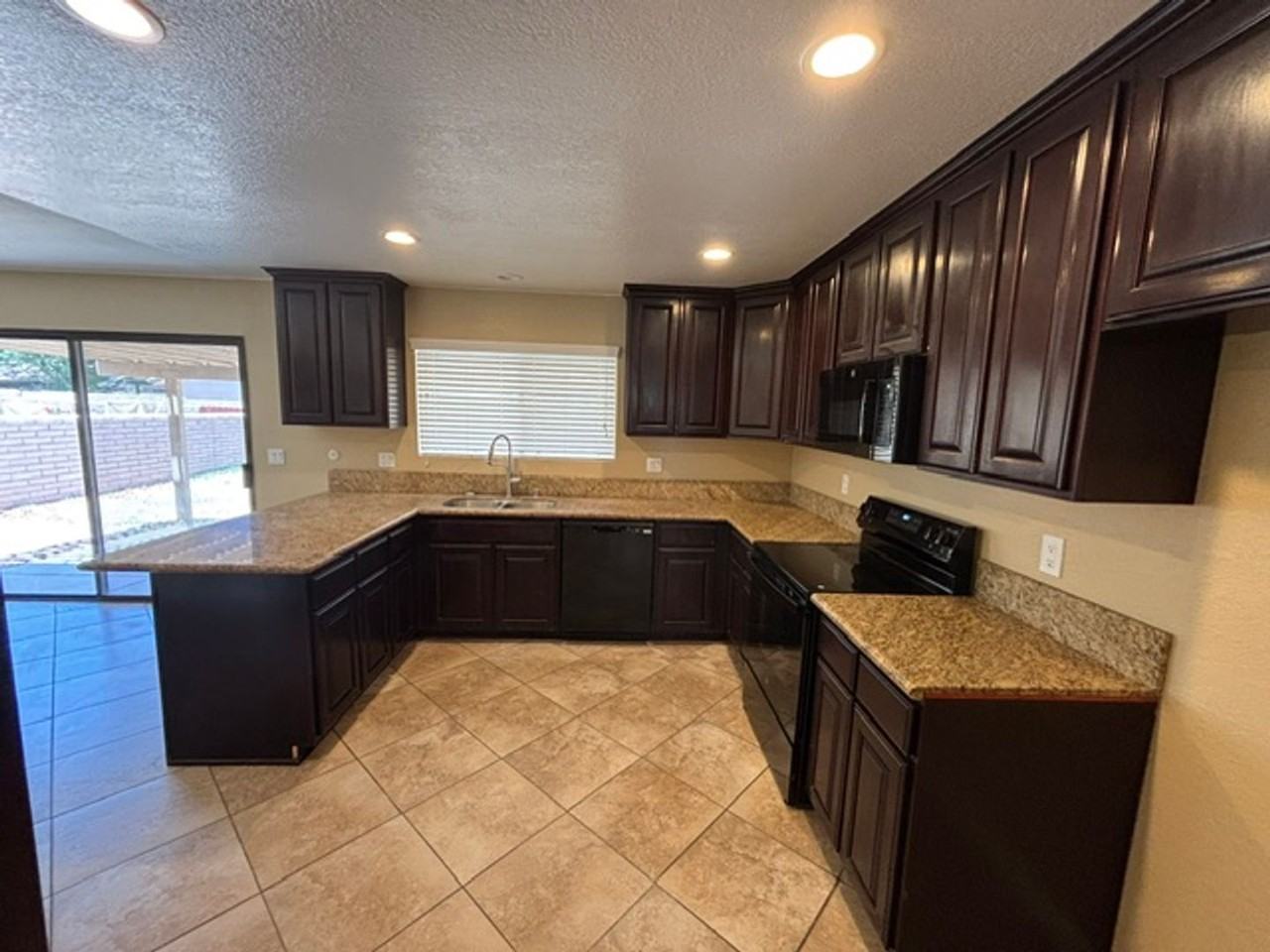 299 W Duarte St - Photo 4 of 12
