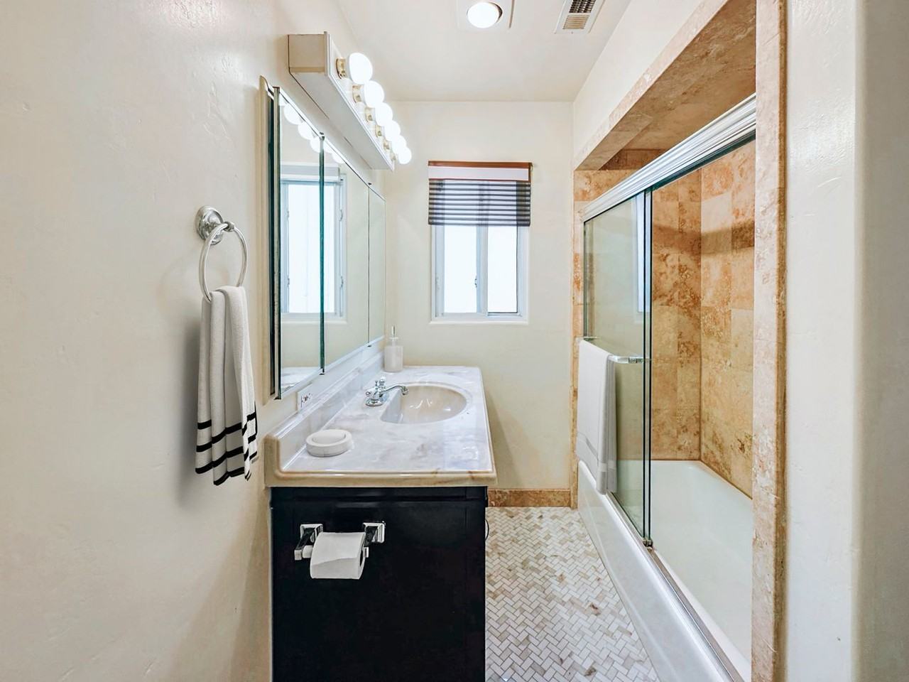243 N Vulcan Ave - Photo 7 of 10