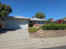 featured image of 915 Notre Dame Ave