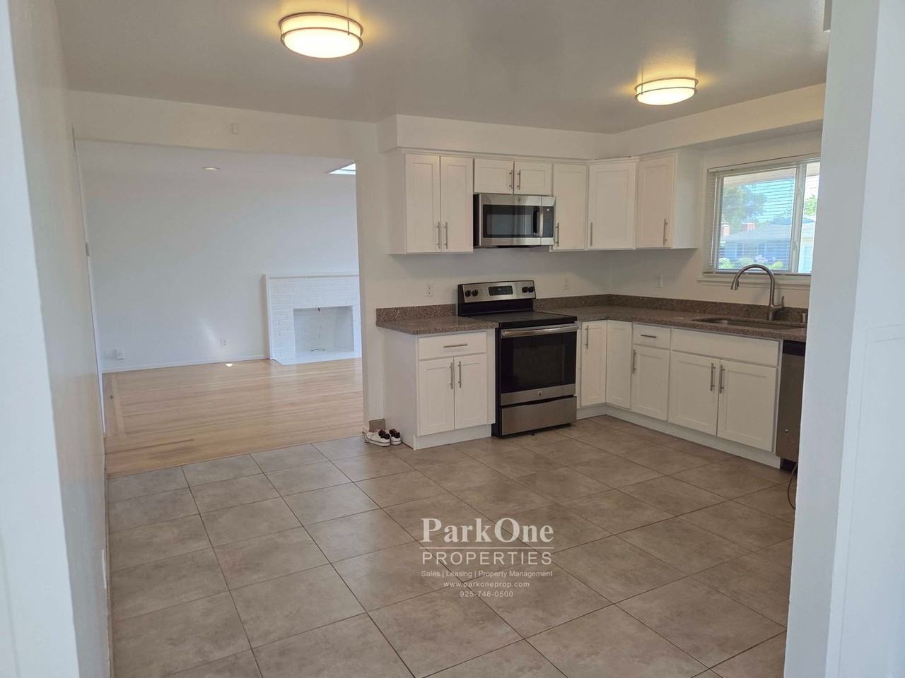 915 Notre Dame Ave - Photo 2 of 15