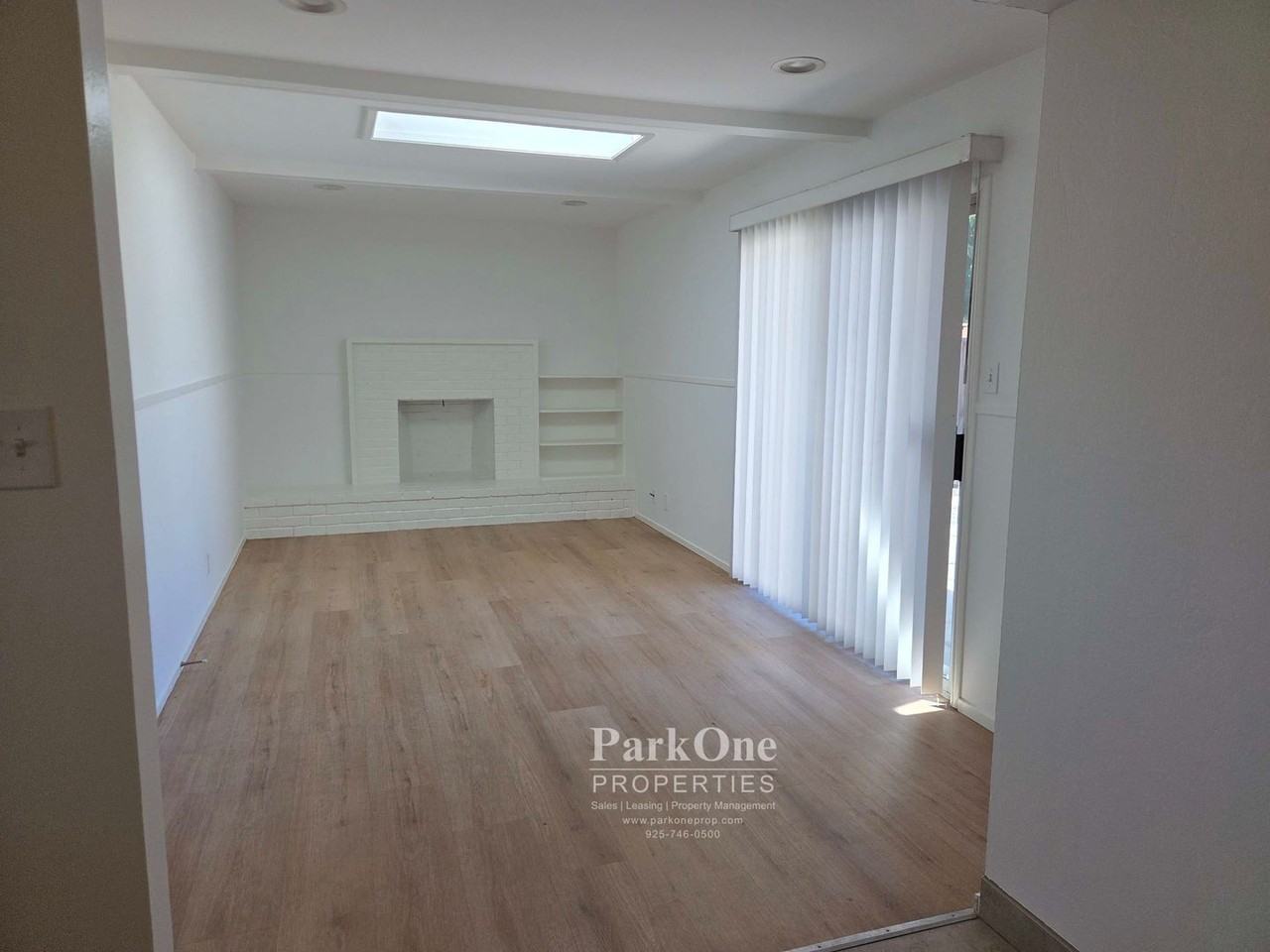 915 Notre Dame Ave - Photo 5 of 15