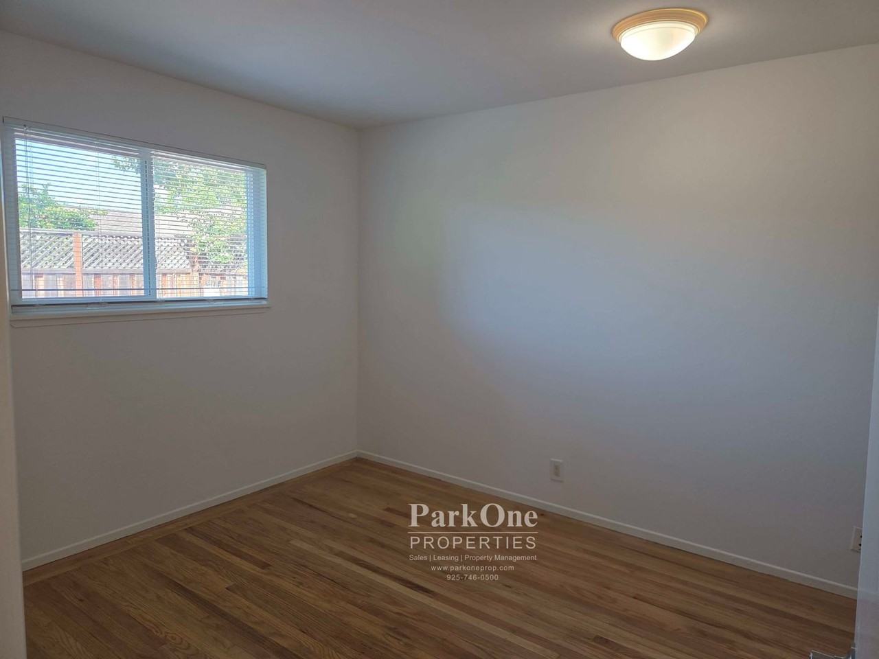 915 Notre Dame Ave - Photo 7 of 15